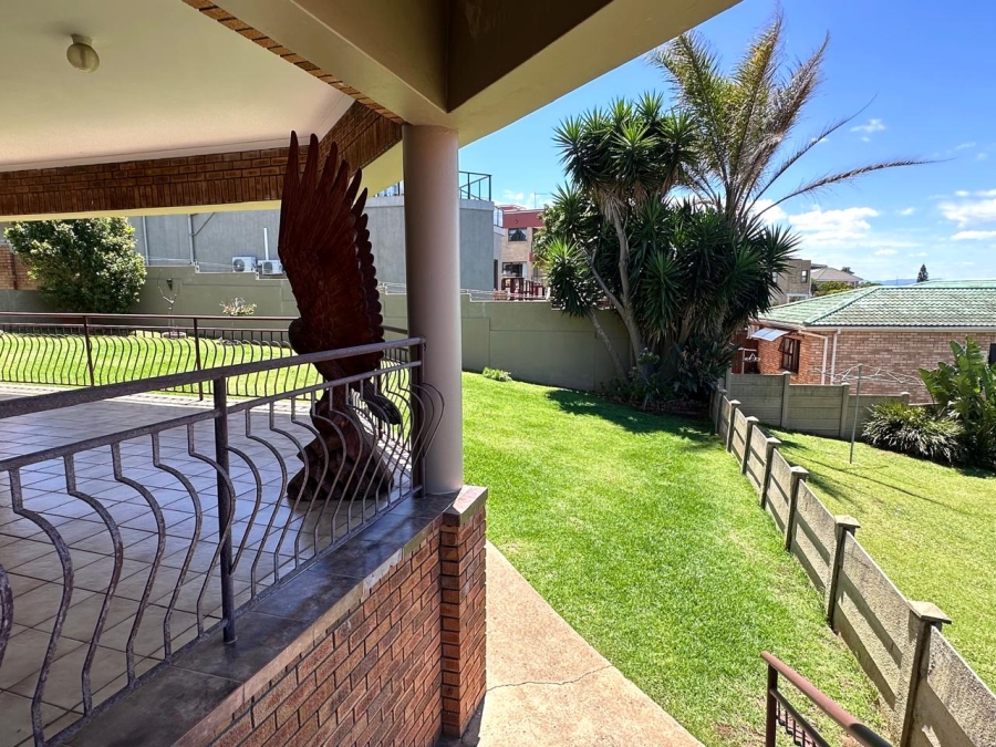 6 Bedroom Property for Sale in Wavecrest Eastern Cape